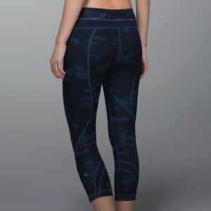 Lululemon Crop Camo Capri Leggings 10 RARE